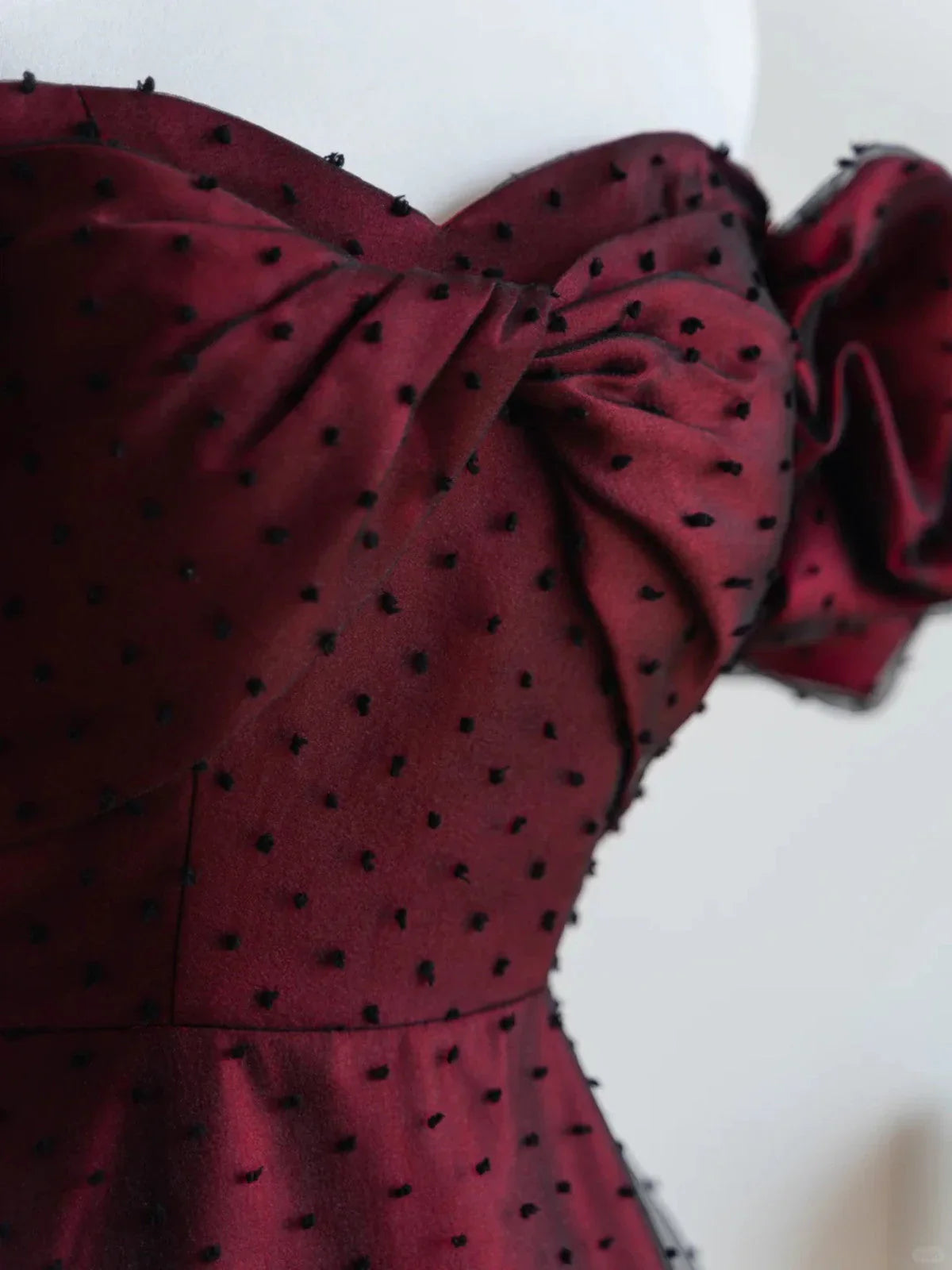 Vestido de fiesta negro y rojo con escote en forma de A y hombros descubiertos, corte en forma de corazón, TP980