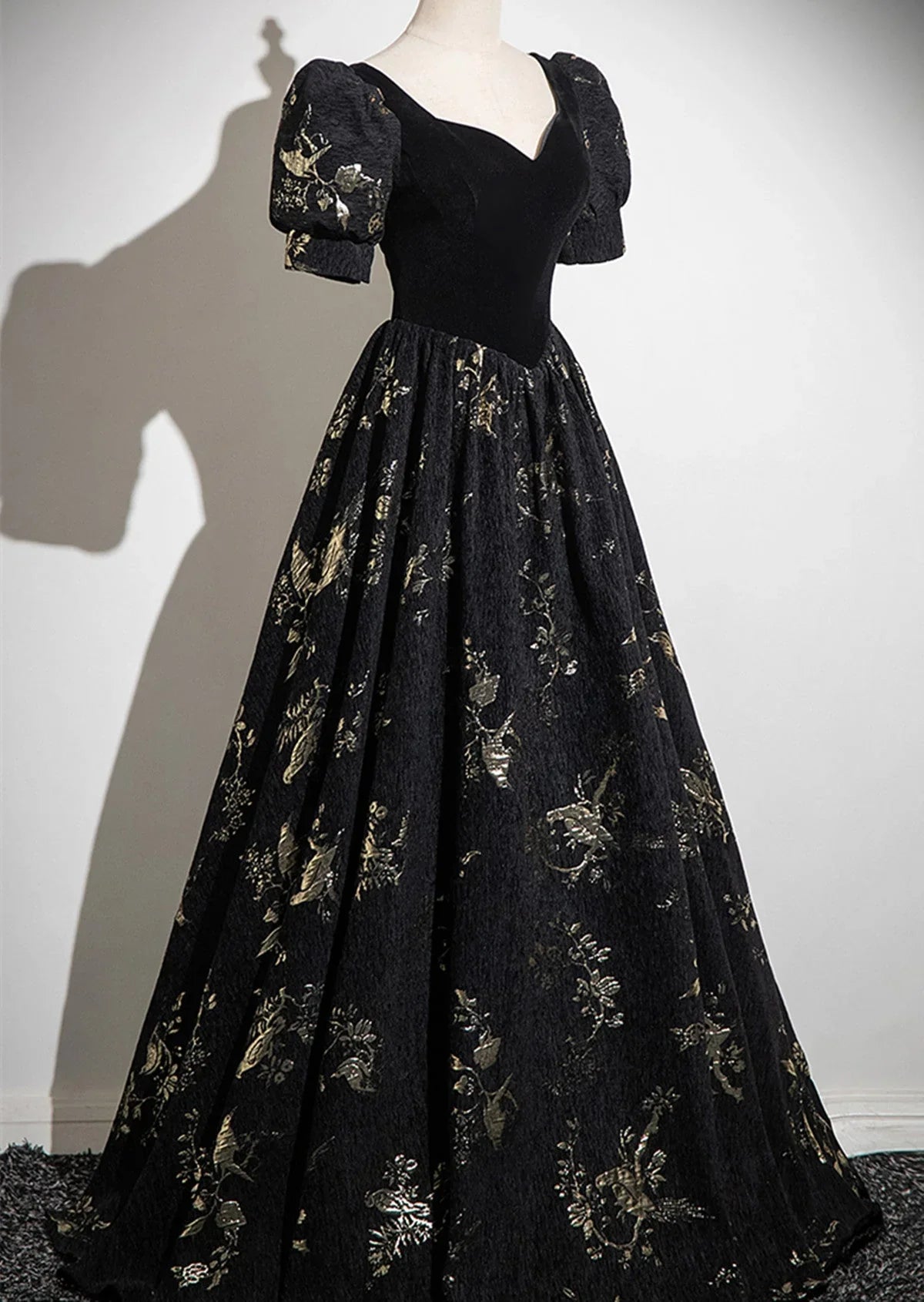 Vestido de fiesta largo negro de corte A, manga corta, escote corazón, estampado floral, vestido de fiesta negro TP991