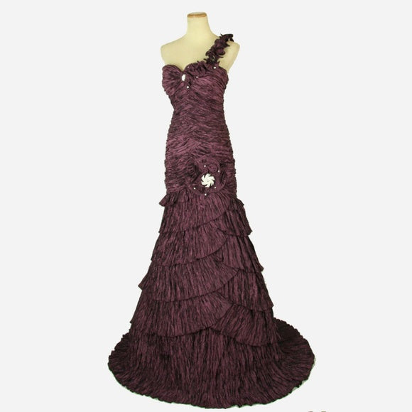 Vestido de noche vintage morado de corte A, con hombros descubiertos, capas y largo hasta el suelo TP2010