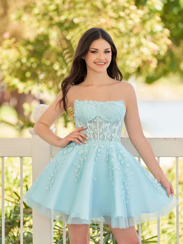 Vestido de fiesta de bienvenida con corte A, sin tirantes y con apliques de encaje de tul azul claro TP3622