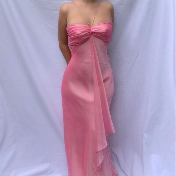 Vestido de fiesta largo con corte tubo rosa, dulce y formal.