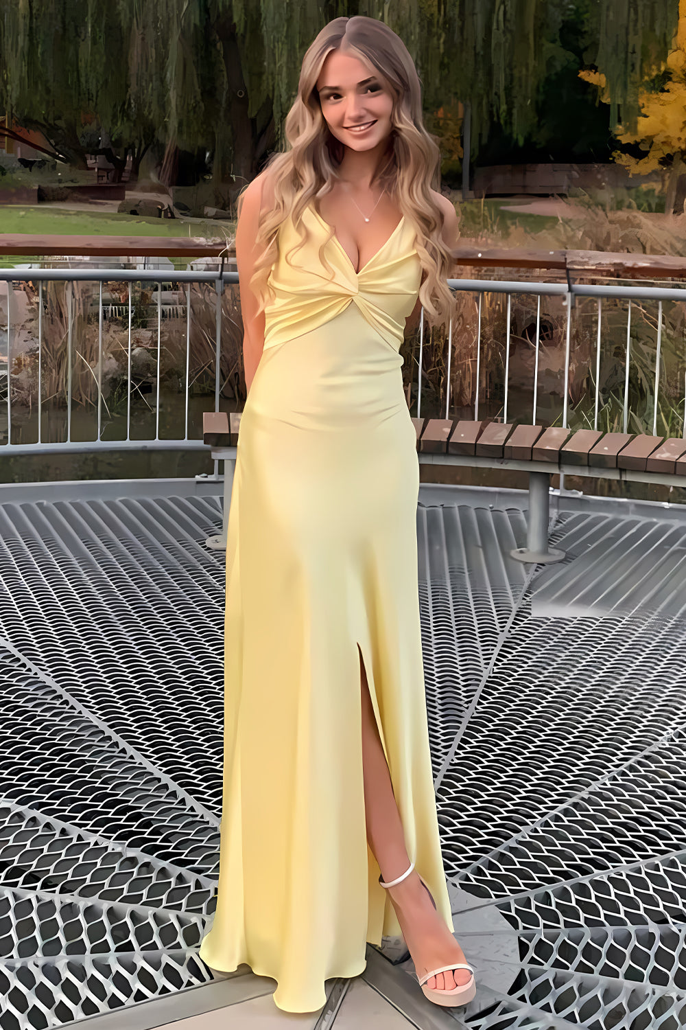 Vestido de fiesta largo amarillo elegante con tirantes finos y abertura