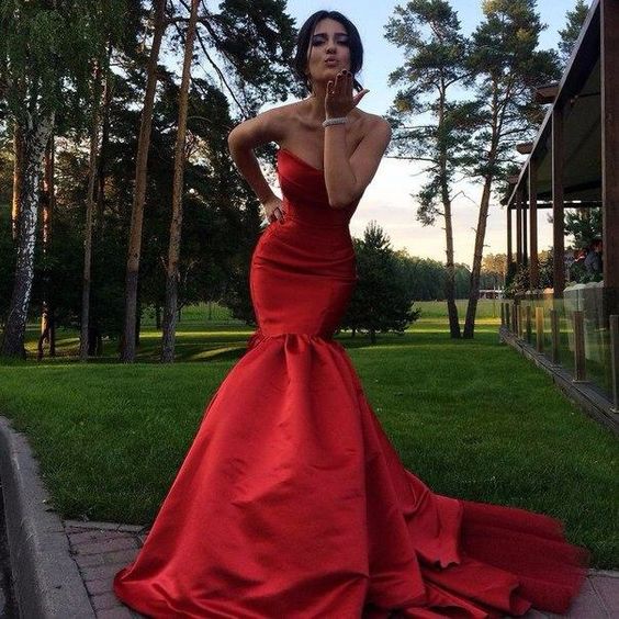 Vestido de sirena rojo sin tirantes de satén para fiesta de graduación con espalda abierta, vestido de noche