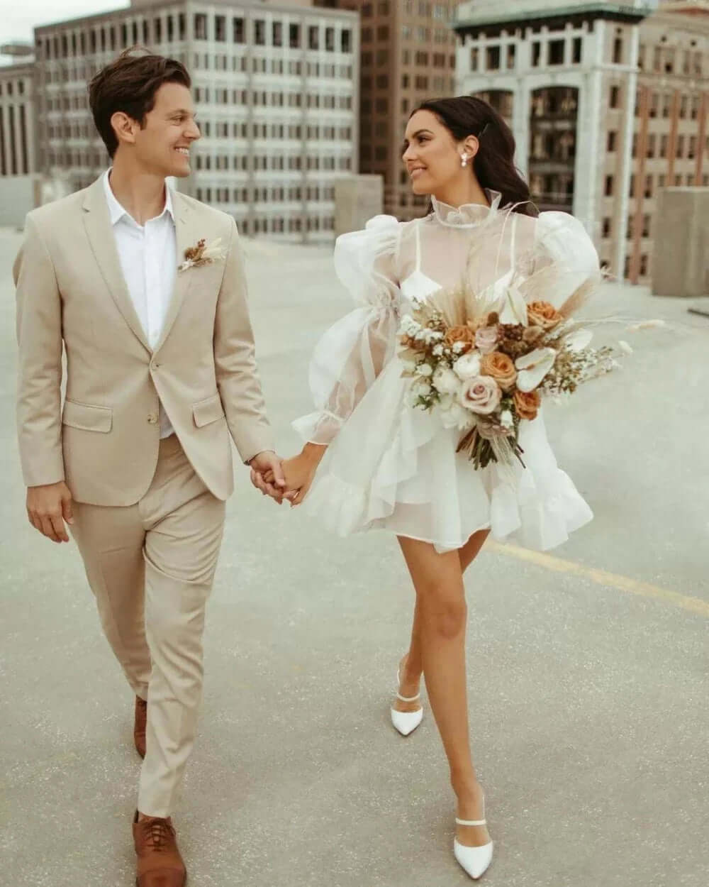 Vestidos de novia vintage cortos de playa con mangas largas y únicos