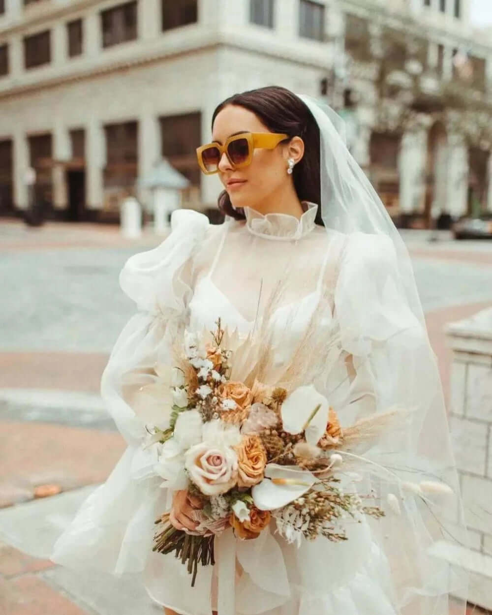 Vestidos de novia vintage cortos de playa con mangas largas y únicos