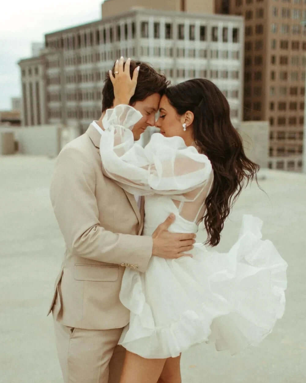 Vestidos de novia vintage cortos de playa con mangas largas y únicos