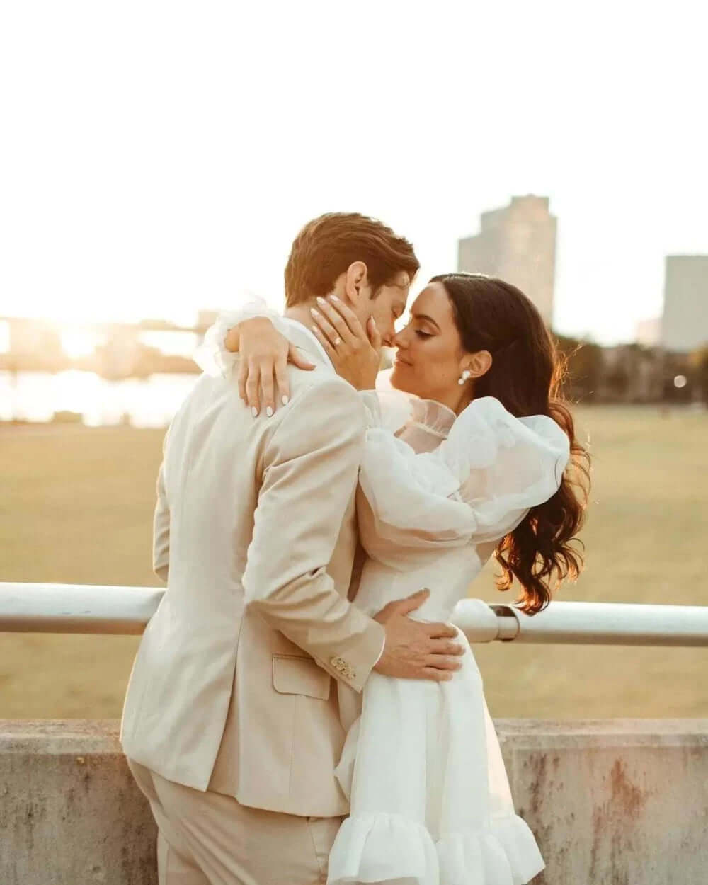 Vestidos de novia vintage cortos de playa con mangas largas y únicos