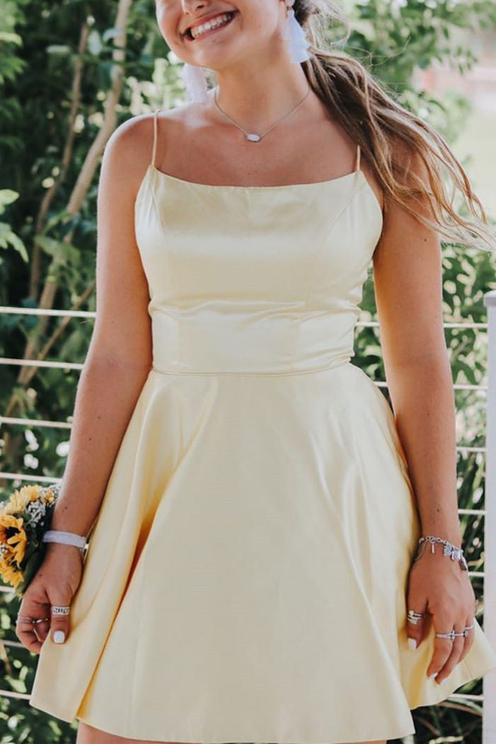 Vestido corto azul claro sencillo para fiesta de graduación, cóctel o regreso a casa.
