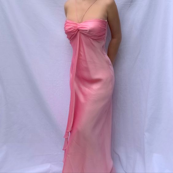 Vestido de fiesta largo con corte tubo rosa, dulce y formal.
