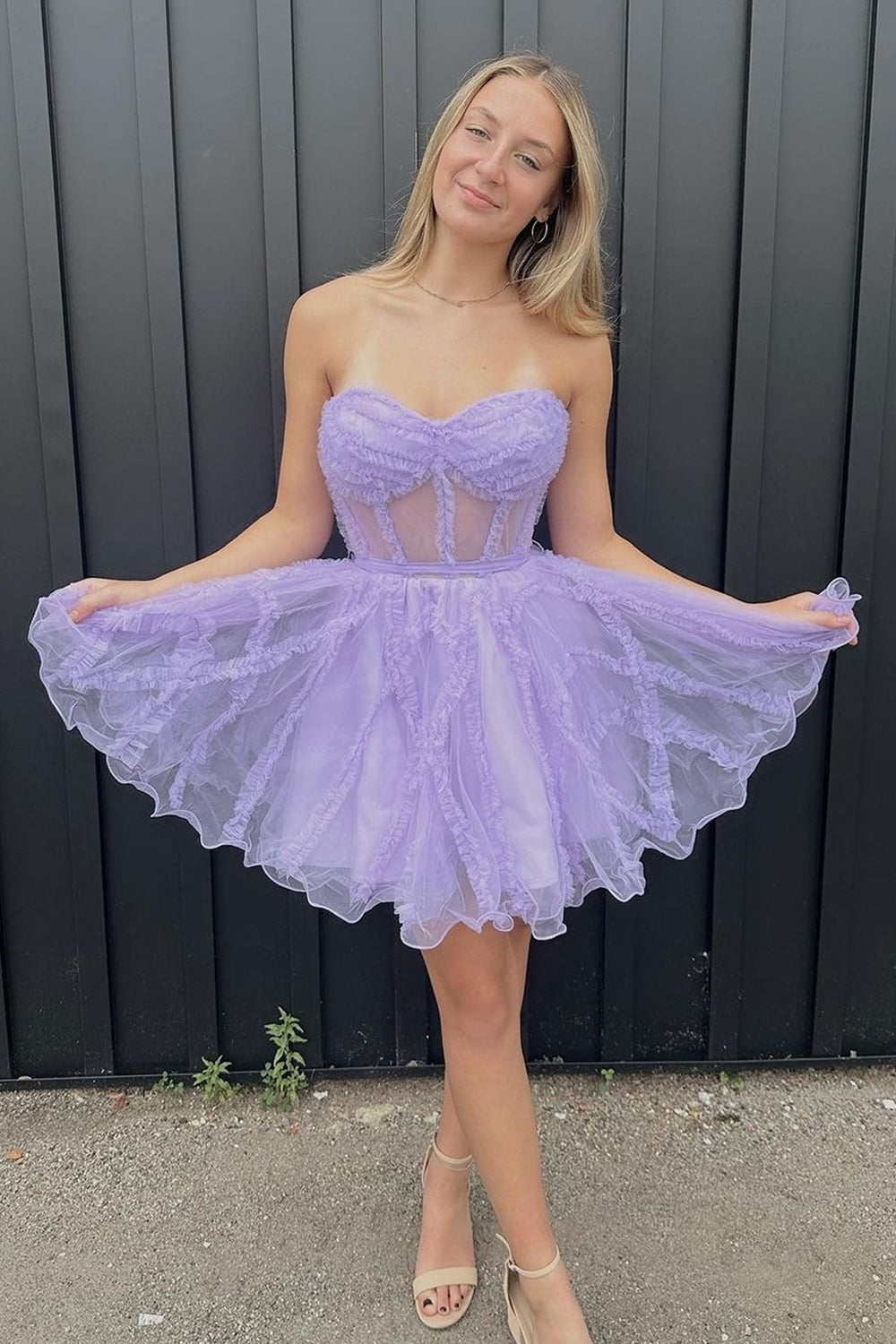 Vestido de fiesta semiformal con corsé de tul fucsia y corte en A