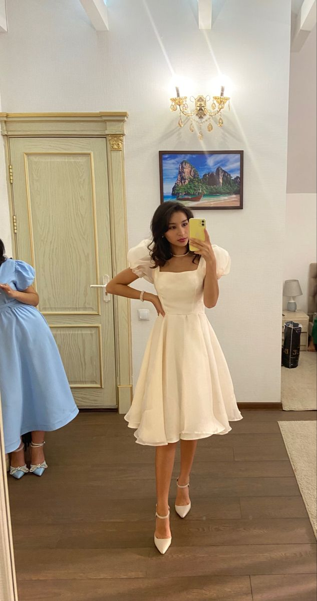 Vestido de fiesta midi blanco de manga corta con escote cuadrado y corte en A