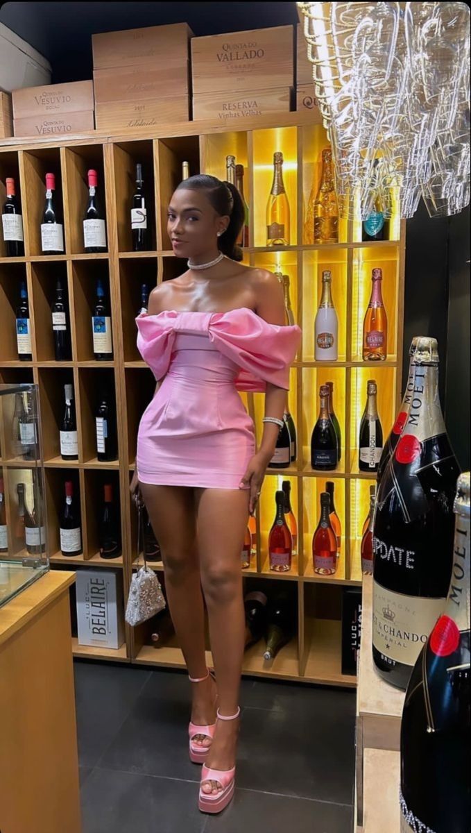 Vestido de fiesta corto rosa ajustado