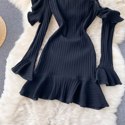 Black One-Shoulder Long-Sleeved Dress Fashion Dress  10871