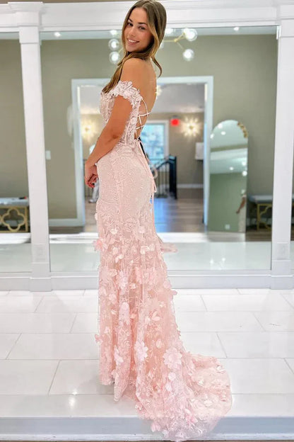 Hermoso vestido de graduación largo de sirena con apliques de encaje y hombros descubiertos en rosa claro DP518