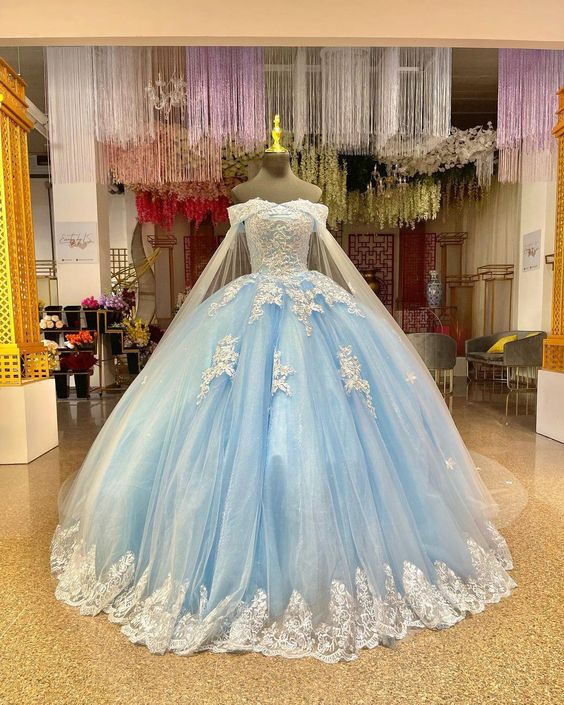 Hermosos vestidos de quinceañera azul claro con capa de princesa para cumpleaños de quinceañera.