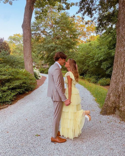 Vestido de fiesta largo de tul escalonado estilo retro amarillo con corte en A