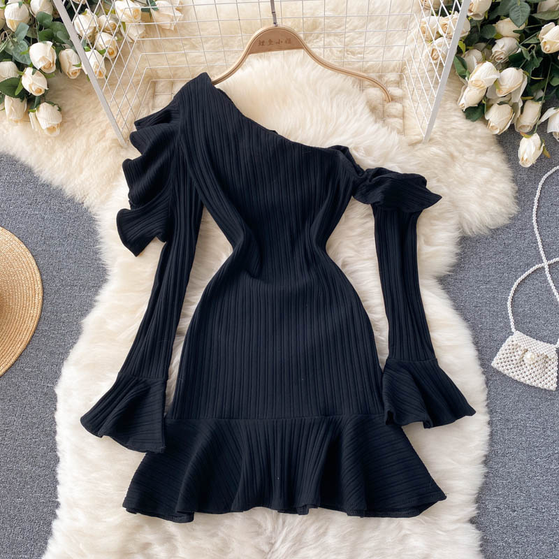 Black One-Shoulder Long-Sleeved Dress Fashion Dress  10871