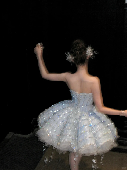 Hermoso vestido de fiesta azul claro brillante con lentejuelas, corte A, sin tirantes, con capas, vestido de regreso a casa TP4238