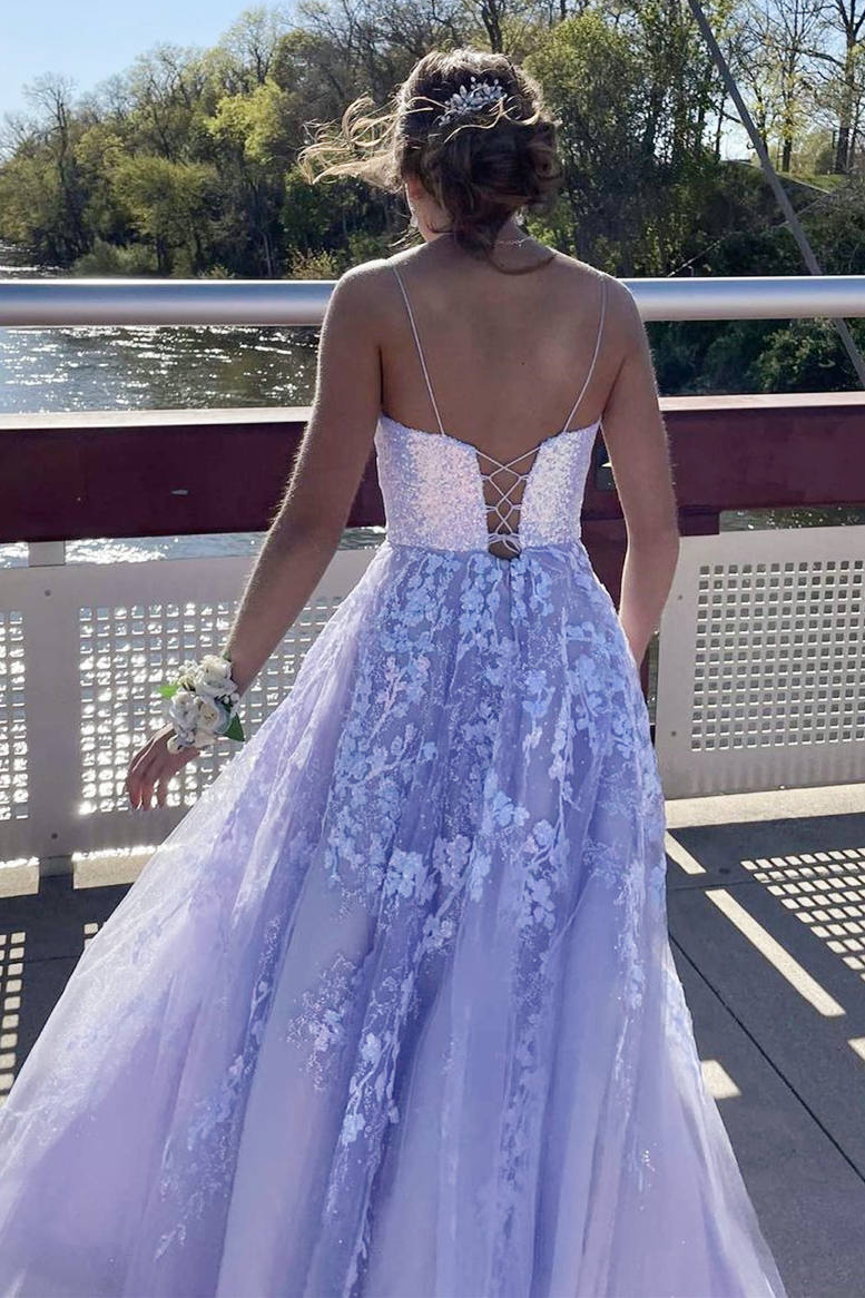 Vestido de fiesta largo con lentejuelas color lavanda brillante y apliques
