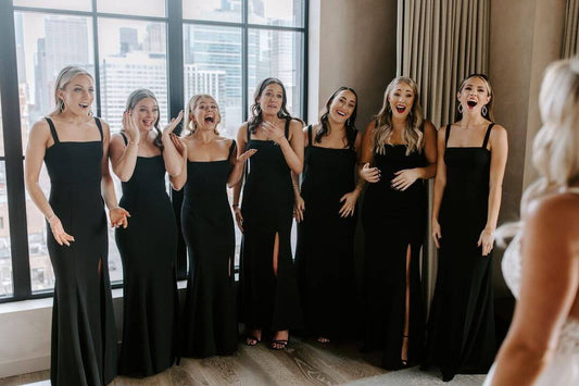 Elegante vestido largo de dama de honor negro con abertura, vestido de fiesta de satén para bodas.