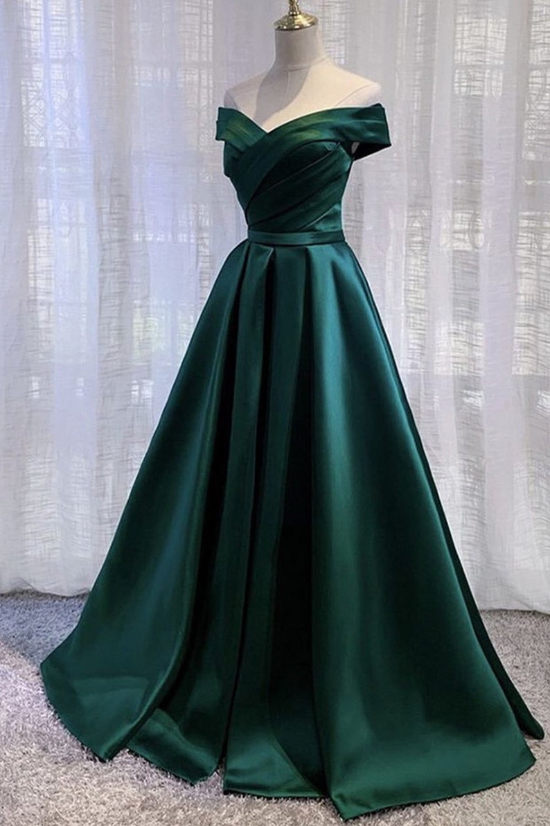 Vestido de fiesta largo de satén morado con hombros descubiertos, corte A, sencillo, para mujer.