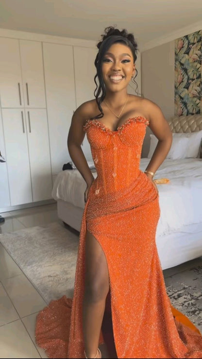 Vestido largo de sirena naranja para fiesta de noche con abertura