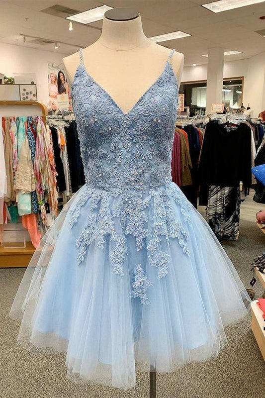 Elegante vestido de fiesta de tul azul claro con apliques de encaje, corte en A, para cóctel o semiformal.