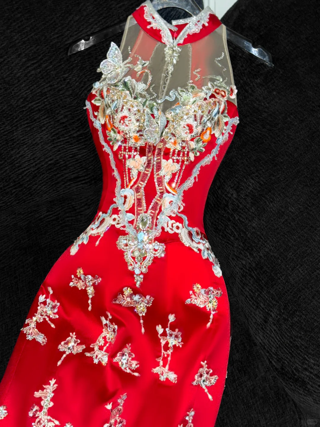 Vestido de noche elegante de corte sirena con bordado de lentejuelas y cuentas rojas brillantes, TP4209