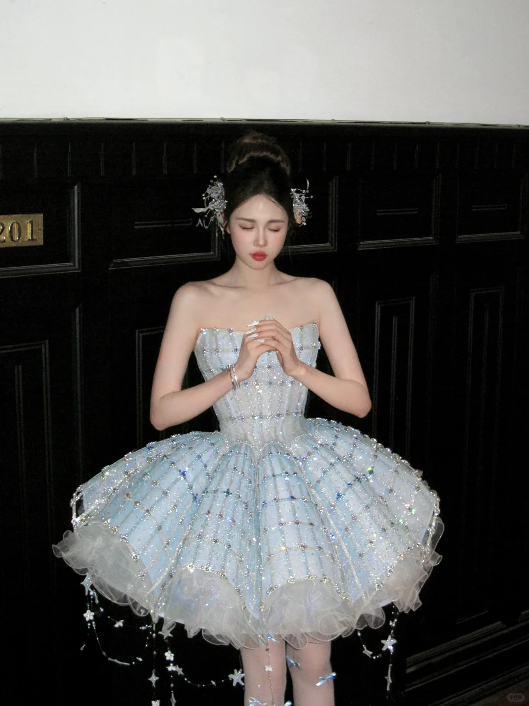 Hermoso vestido de fiesta azul claro brillante con lentejuelas, corte A, sin tirantes, con capas, vestido de regreso a casa TP4238