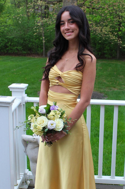 Vestido de fiesta largo ajustado de satén dorado con nudo frontal