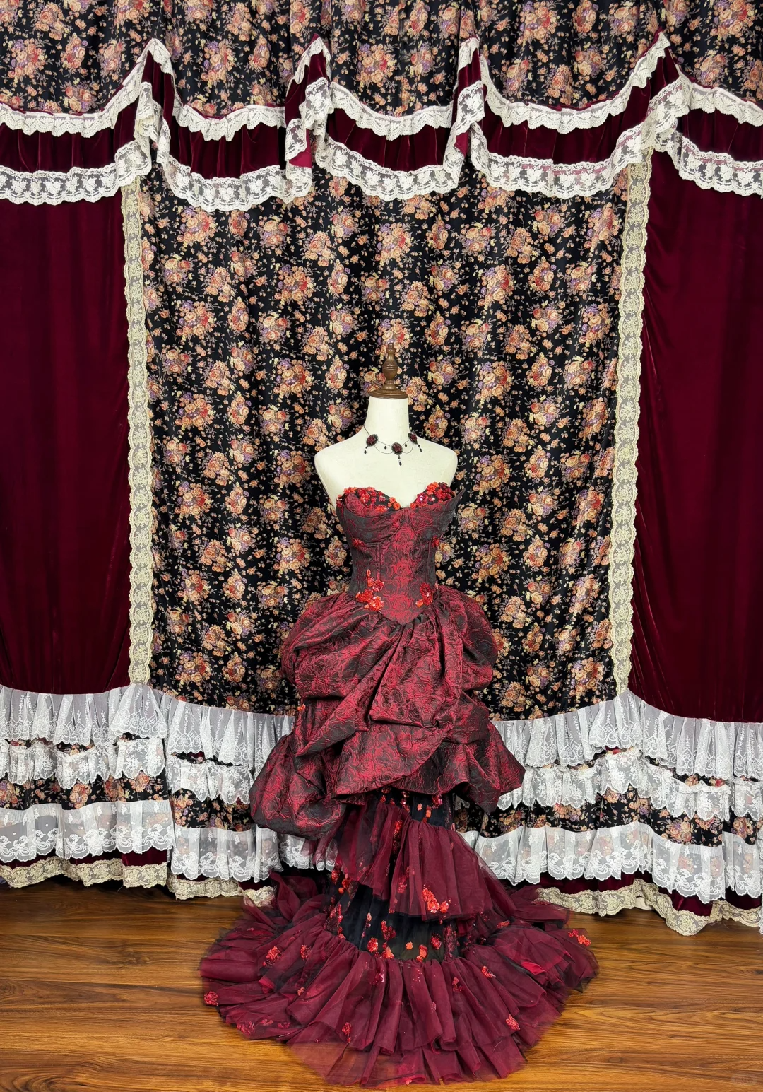 Hermoso vestido de fiesta burdeos con escote en forma de corazón y apliques de rosas, sin tirantes, largo hasta el suelo/corto, para cumpleaños, noche, TP4385