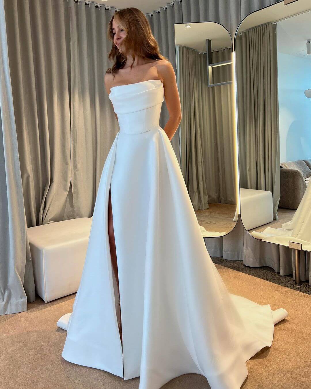 Vestidos de novia de satén blanco para playa, sencillos, con cola, color marfil dividido