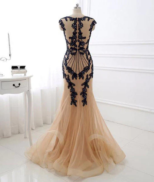 Vestido de fiesta largo estilo sirena con escote en V y apliques de encaje color champán TP49