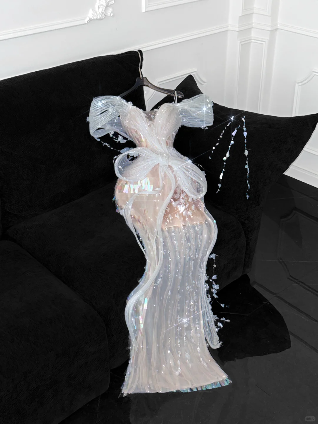 Vestido de noche elegante de gasa con hombros descubiertos y lentejuelas color champán espumoso vintage TP4153