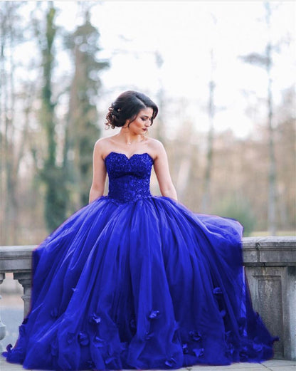 Vestidos de quinceañera elegantes con encaje, cuentas y escote en forma de corazón de tul