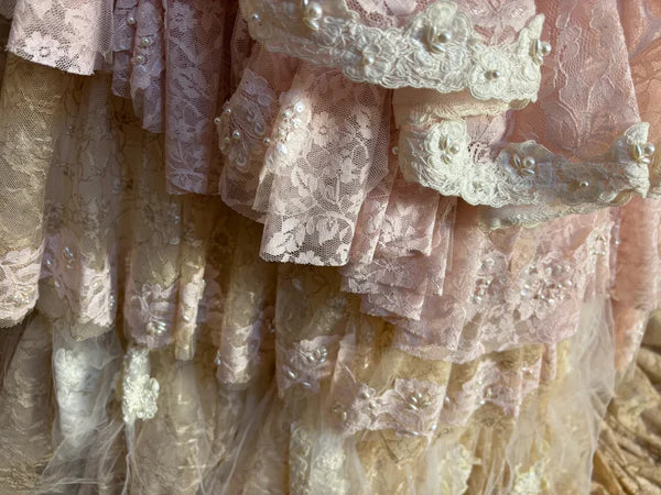 Vestido de noche vintage de quinceañera, de encaje rosa, sin tirantes y con capas, corte A, TP4289