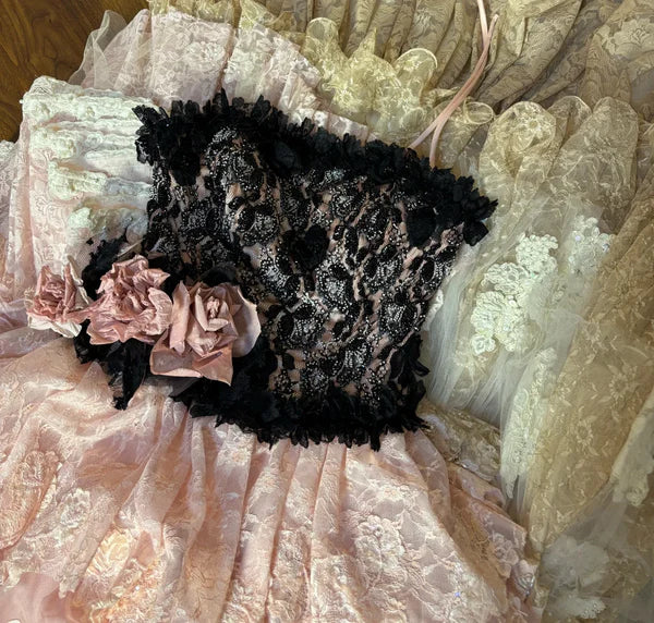 Vestido de noche vintage de quinceañera, de encaje rosa, sin tirantes y con capas, corte A, TP4289