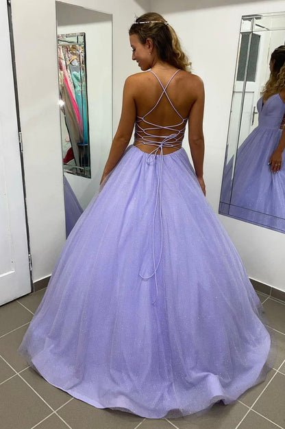 Vestido de fiesta largo de tul color lavanda, corte A, espalda abierta y bolsillos.