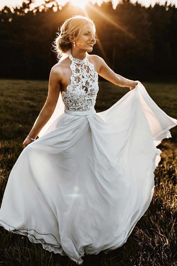 Encantadores vestidos de novia largos de gasa con corte A y cuello halter, sin mangas, para la playa