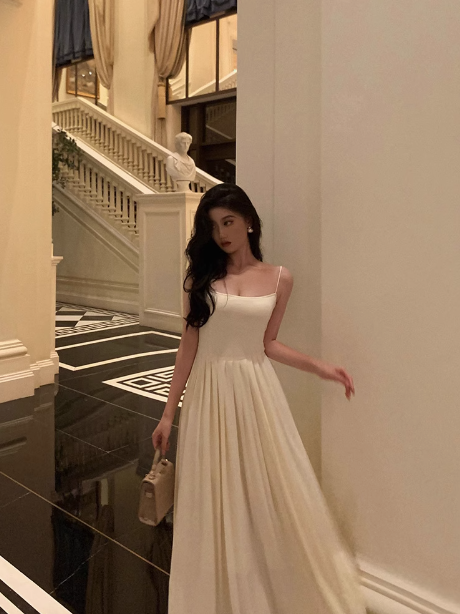 Vestido blanco sexy de satén con tirantes finos y corte en A para 21 cumpleaños. Ideas para vestidos de cumpleaños para mujer (DP1888).