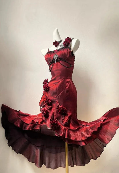 Hermoso vestido de noche de satén color burdeos con tirantes finos, roseta 3D y mangas con volantes desmontables TP2764