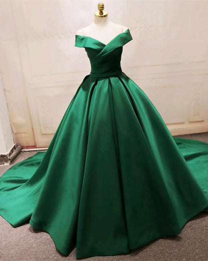 Vestidos de fiesta largos de satén verde con escote en V y hombros descubiertos