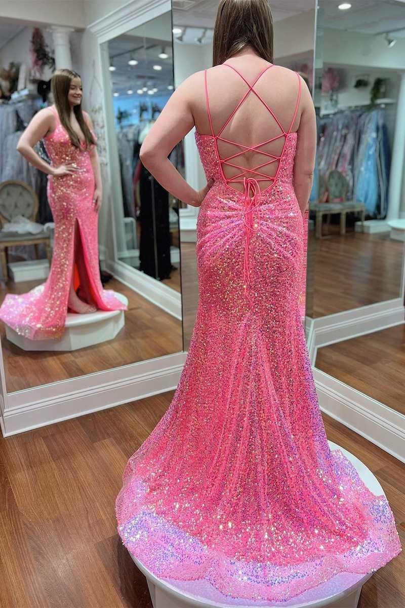 Impresionante vestido de noche largo estilo sirena con escote en V y lentejuelas rosas, con abertura en la pierna.