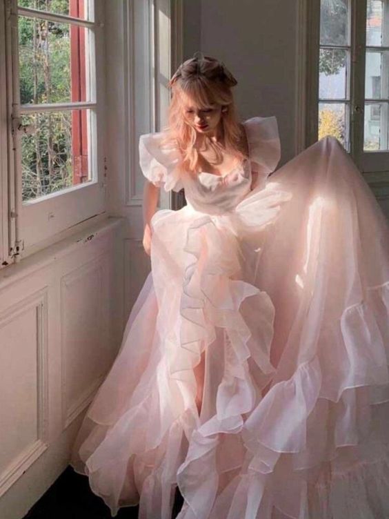 Vestido de fiesta largo de organza rosa con corte en A y mangas abullonadas