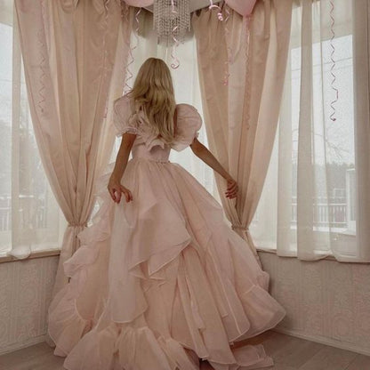 Vestido de fiesta largo de organza rosa con corte en A y mangas abullonadas
