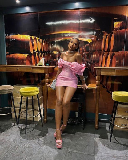 Vestido de fiesta corto rosa ajustado