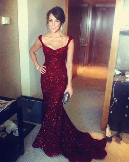 Vestido de fiesta de sirena con escote en V y lentejuelas y cola de corte