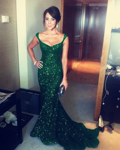 Vestido de fiesta de sirena con escote en V y lentejuelas y cola de corte