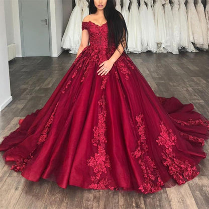 Vestidos de quinceañera de tul con hombros descubiertos y apliques de encaje