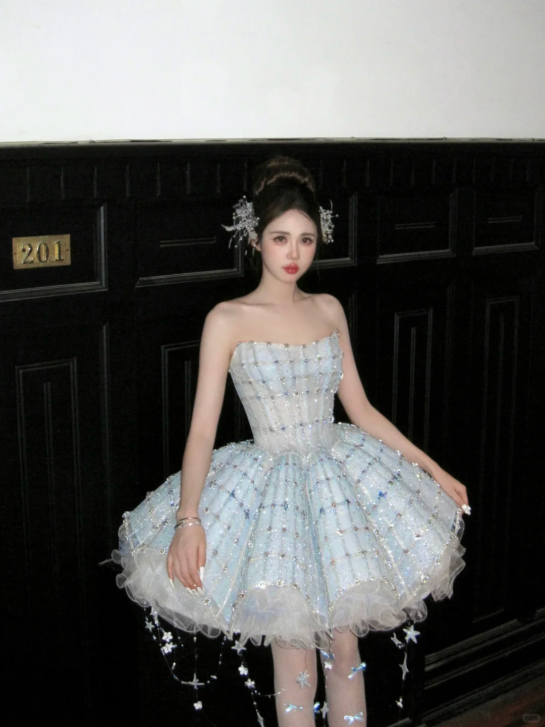 Hermoso vestido de fiesta azul claro brillante con lentejuelas, corte A, sin tirantes, con capas, vestido de regreso a casa TP4238
